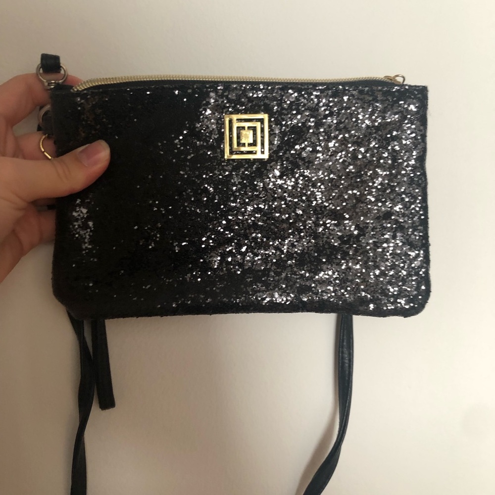 New Liz Claiborne purse with built-in phone charger